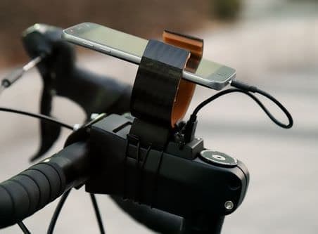 モバイルバッテリー付きの自転車用ステム「Battery Stem」