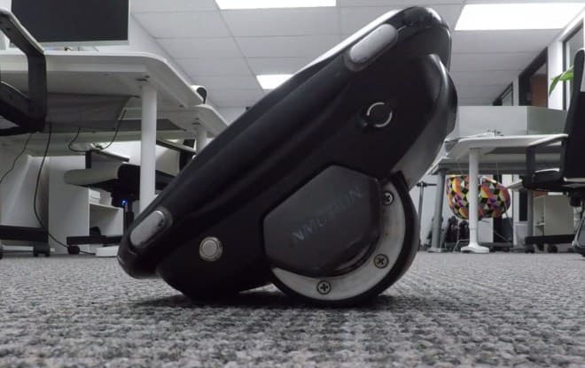 片足用の電動スケートボード「Hovershoes X1」
