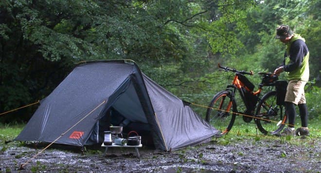 サイクルキャンプ用のテント「バックフリップバイシクルテント」