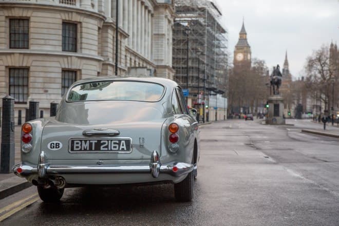 アストンマーティン、映画『007』シリーズに登場するボンドカーの「DB5」の復刻版を生産