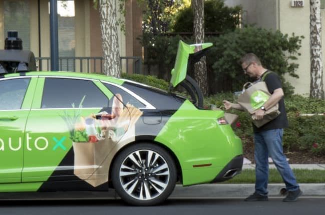 自動運転車が、食料品を届けるネットスーパー「Auto X」