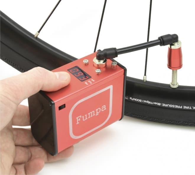 ポケットに入る自転車用の電動空気入れ「miniFumpa」、Greenfundingで