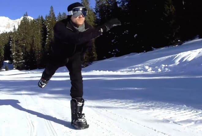 スキー場でスケート？―新たな雪上のスポーツ「Snowfeet（スノー