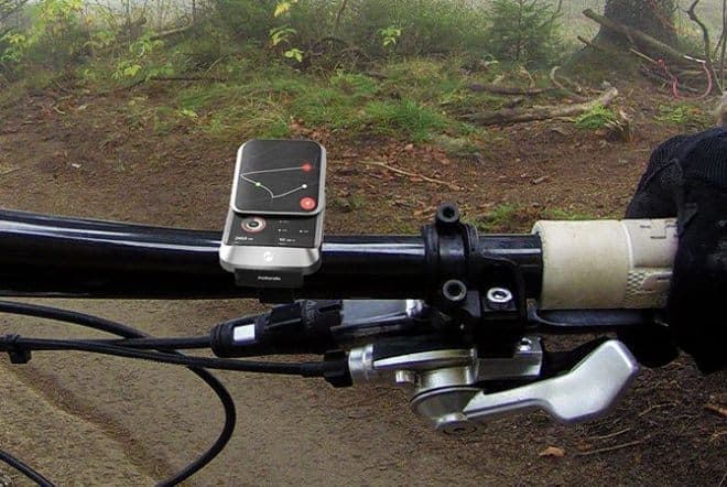 自転車ナビは、2画面が便利！－スライド携帯にインスパイアされた「Z8M Remake_smart watch」