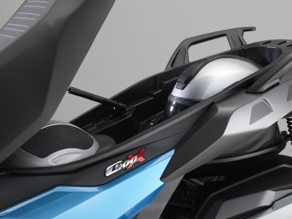 BMW、新型「C 400 X」「C 400 GT」を発売 － 同社初となるミドルサイズ・スクーター