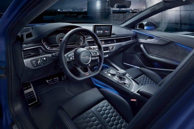 Audi、新型「RS 4 Avant」発売