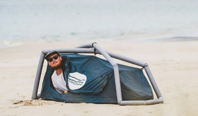 いい波のってんね～ ― テント機能の付いたサーフボードケース「BoardSwag」