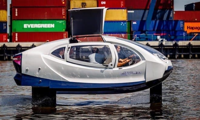水中翼船も電動化へ―SeaBubblesの「Bubble Taxi」