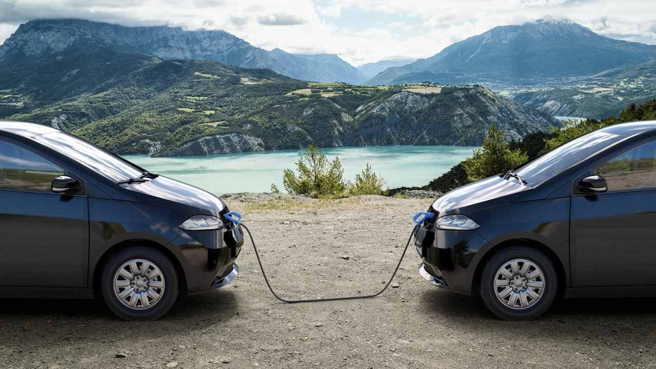 充電がいらない電気自動車 Sono Motors「Sion」量産試作モデル公開 