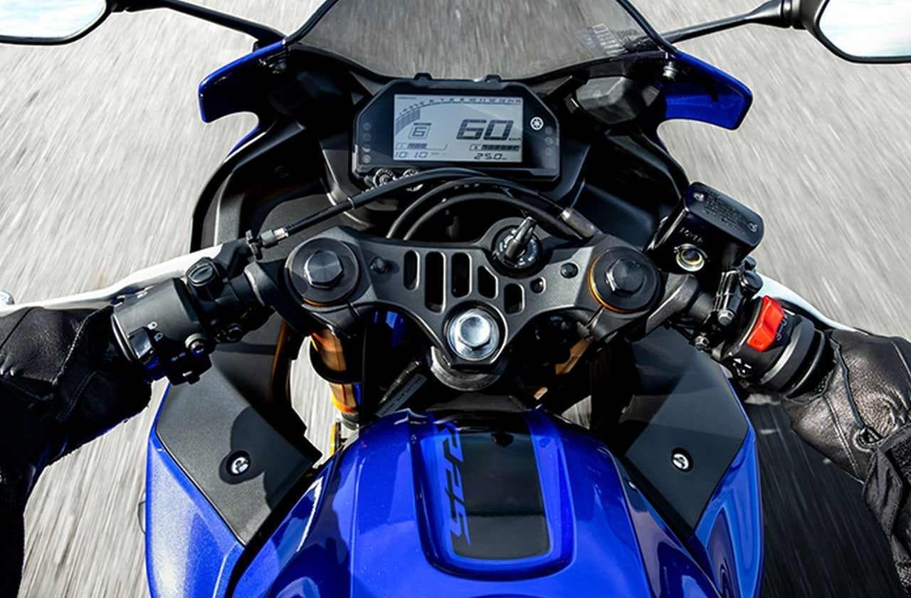 ヤマハ「YZF-R25」マイチェン ― MotoGPマシン「YZR-M1」イメージを強調