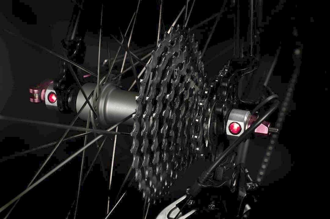 ハブに組み込まれた自転車用ライト Iozzio Cycles「Integrated Bike Lights」