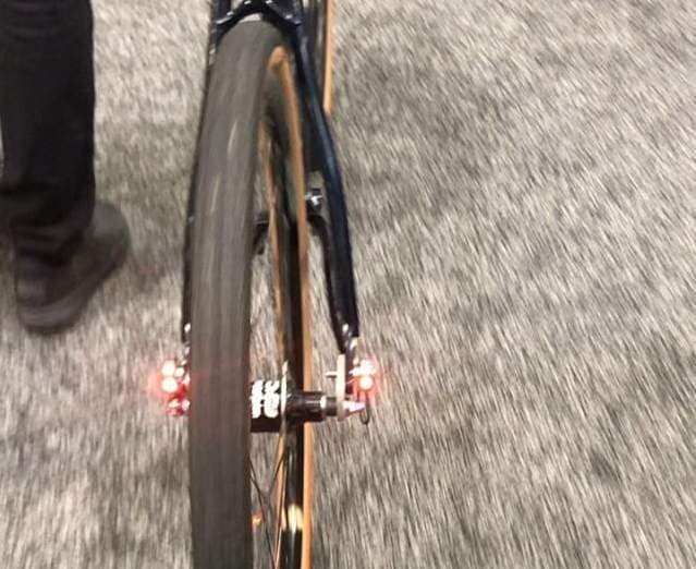 ハブに組み込まれた自転車用ライト Iozzio Cycles「Integrated Bike Lights」
