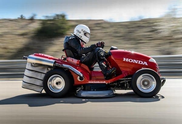 ホンダの芝刈り機、世界最高スピード更新に向けて再始動 ― 190馬力の「Mean Mower V2」で時速150マイル（241キロ）を目指す