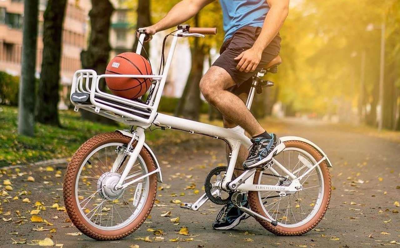 バッテリーをフロントバスケットに―ミニマル・デザインの自転車Elbi Cycles「EL」シリーズ
