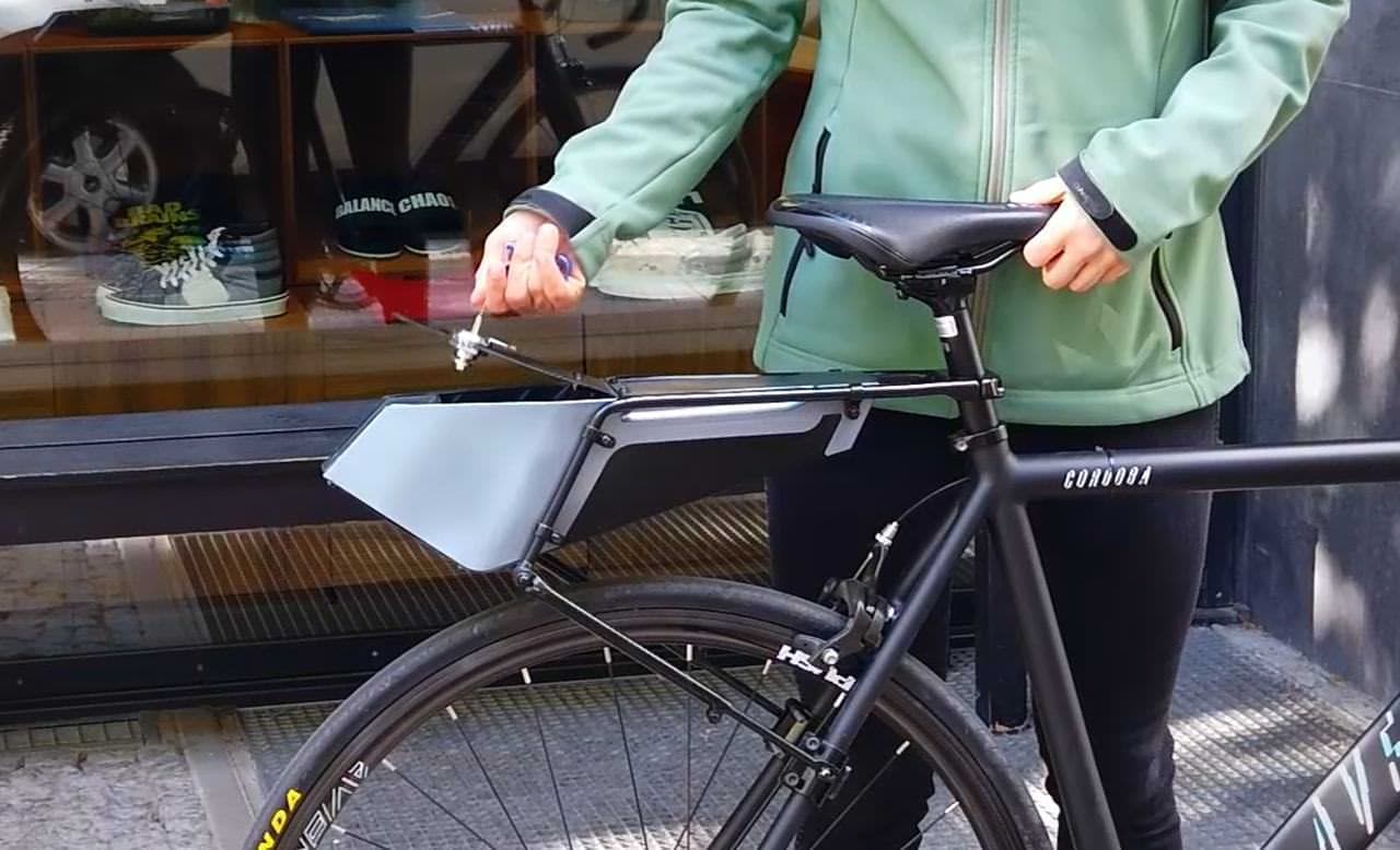 ロックできる自転車用キャリア「AEROCARRIER」―シングルスピードバイク 