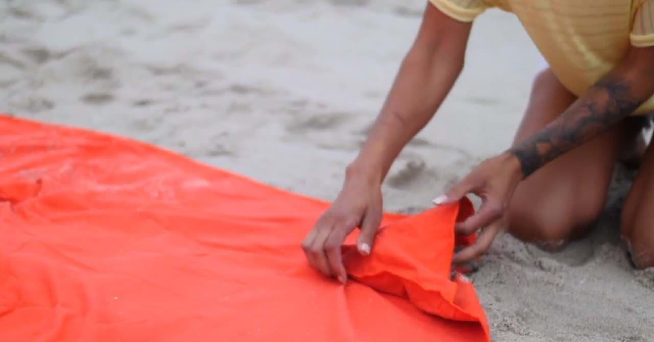 世界最大のビーチタオル「Monster Towel」