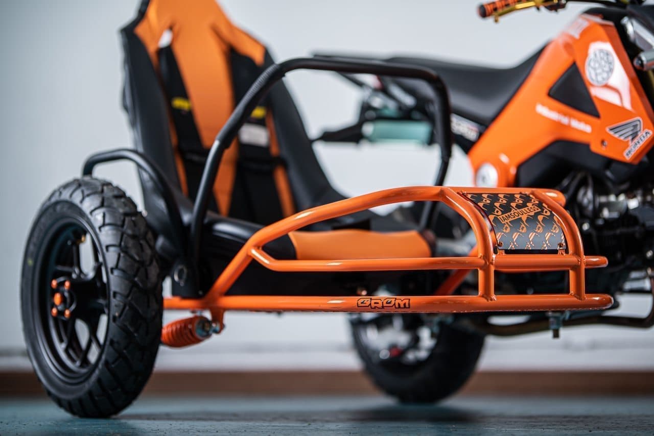 ホンダ「GROM」ベースのサイドカー付きカスタムバイクを製造した「Project Angel」