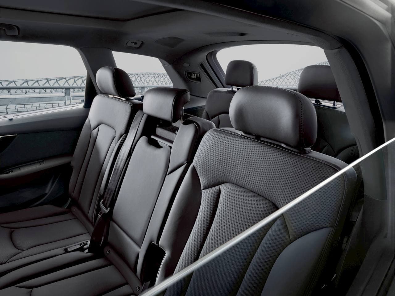3列シートのSUV、Audi Q7にシックな限定モデル「urban black」