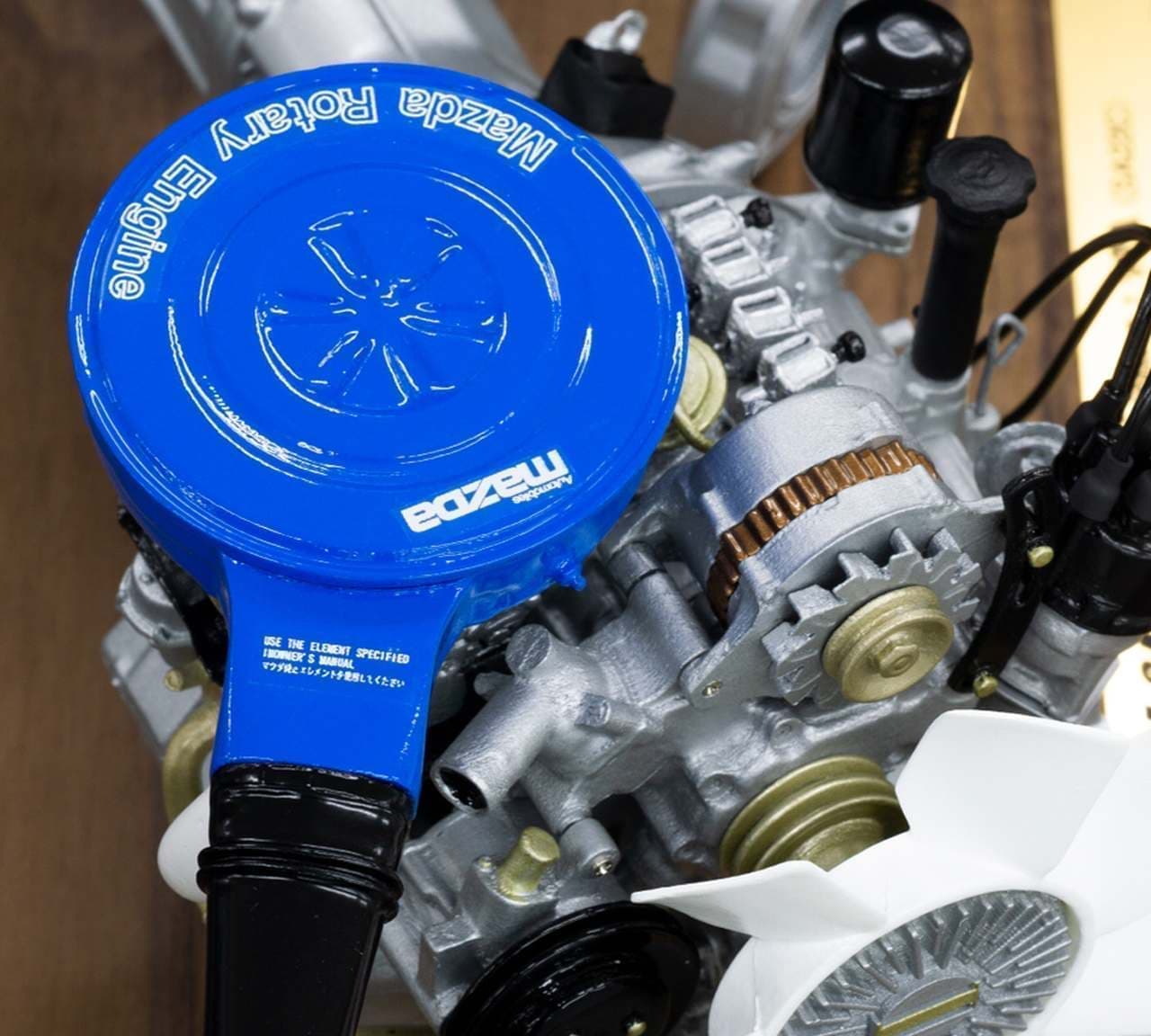 サバンナRX-7の12A型エンジン1/6スケールモデル、数量限定販売