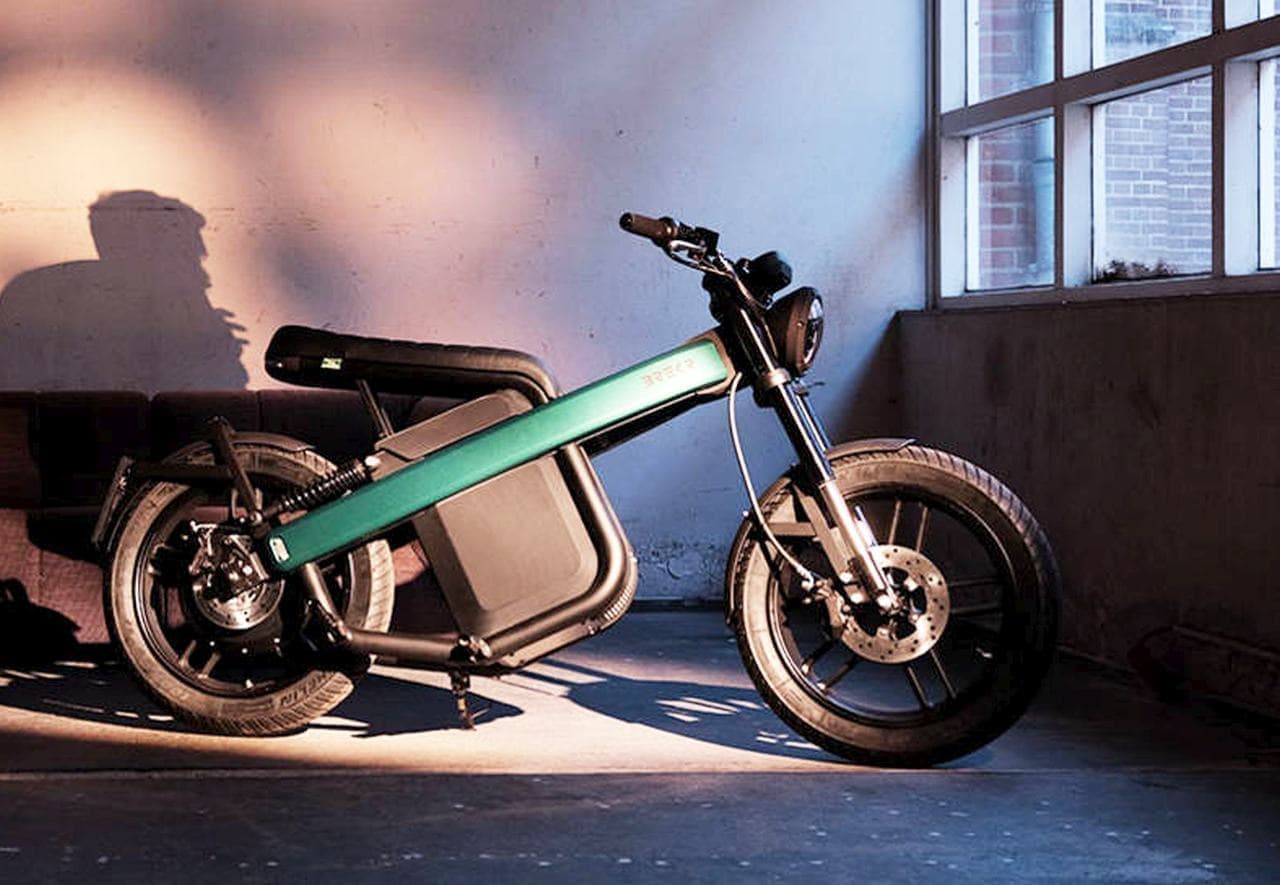 フル充電で160キロ走れる電動バイク「Brekr Model B」