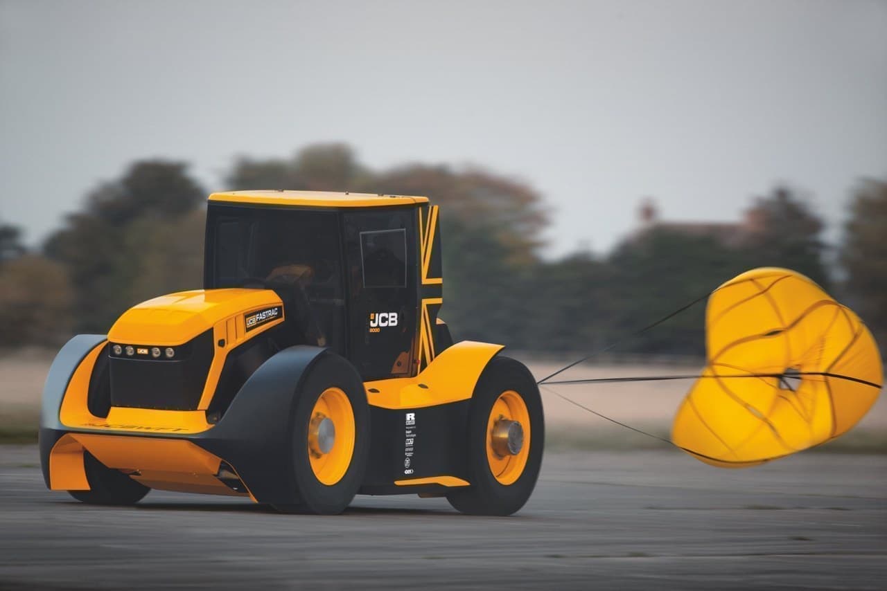 JCB「Fastrac Two」が「世界最速の農業用トラクター」の称号を手に