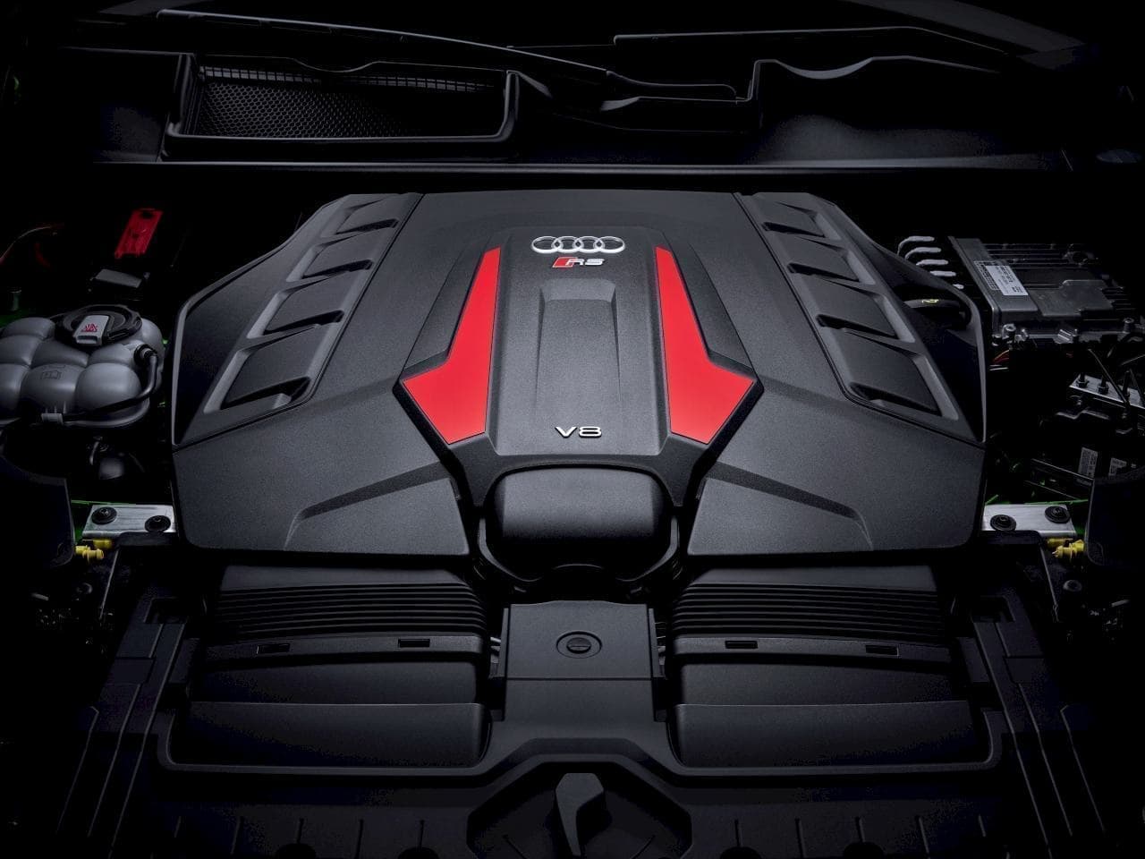 AudiのSUVクーペ「Q8」にパワフルな「RS」