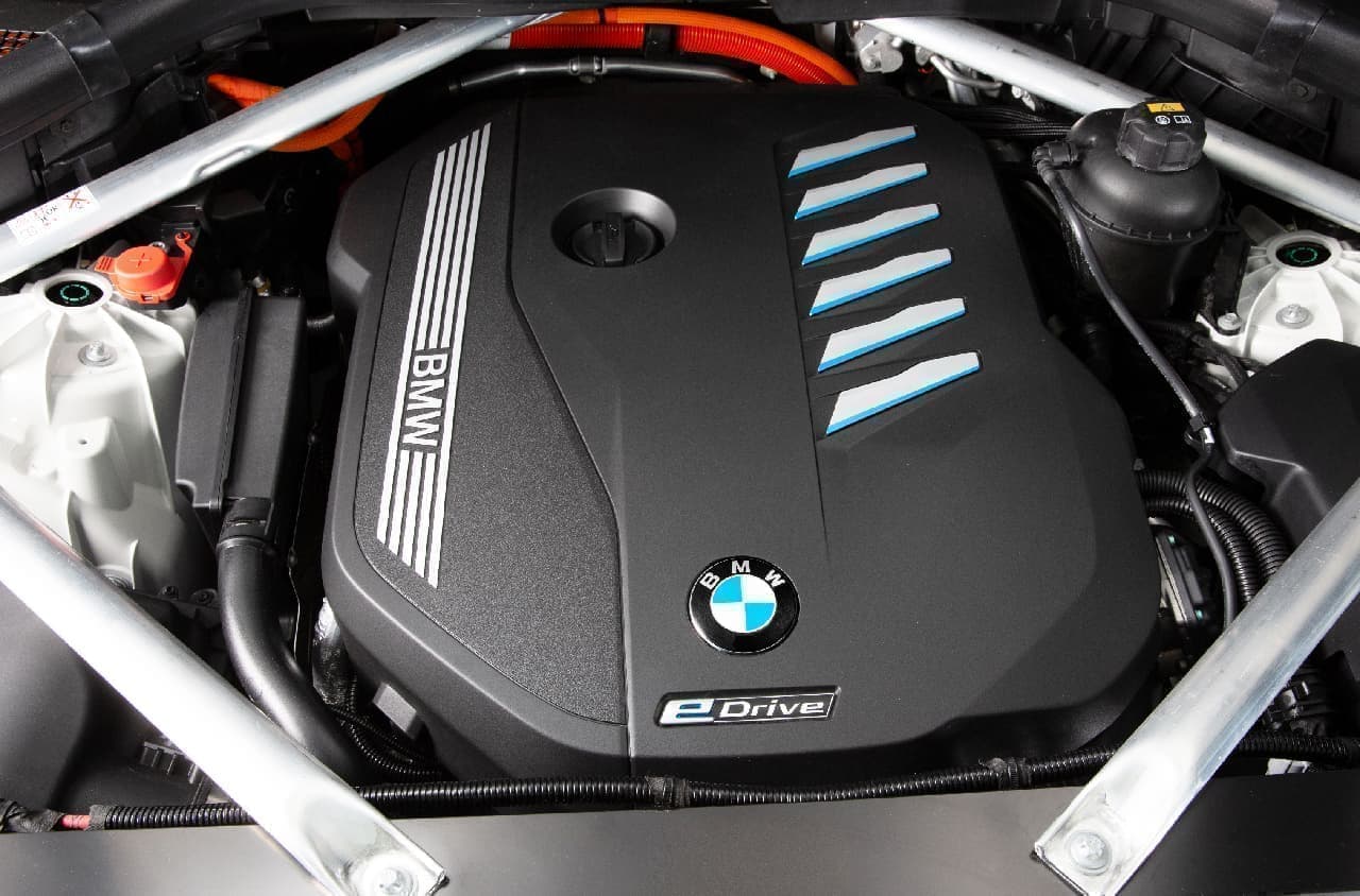 BMWのSAV「X5」にPHEVモデル「xDrive45e」と、V8エンジンモデル「M50i」