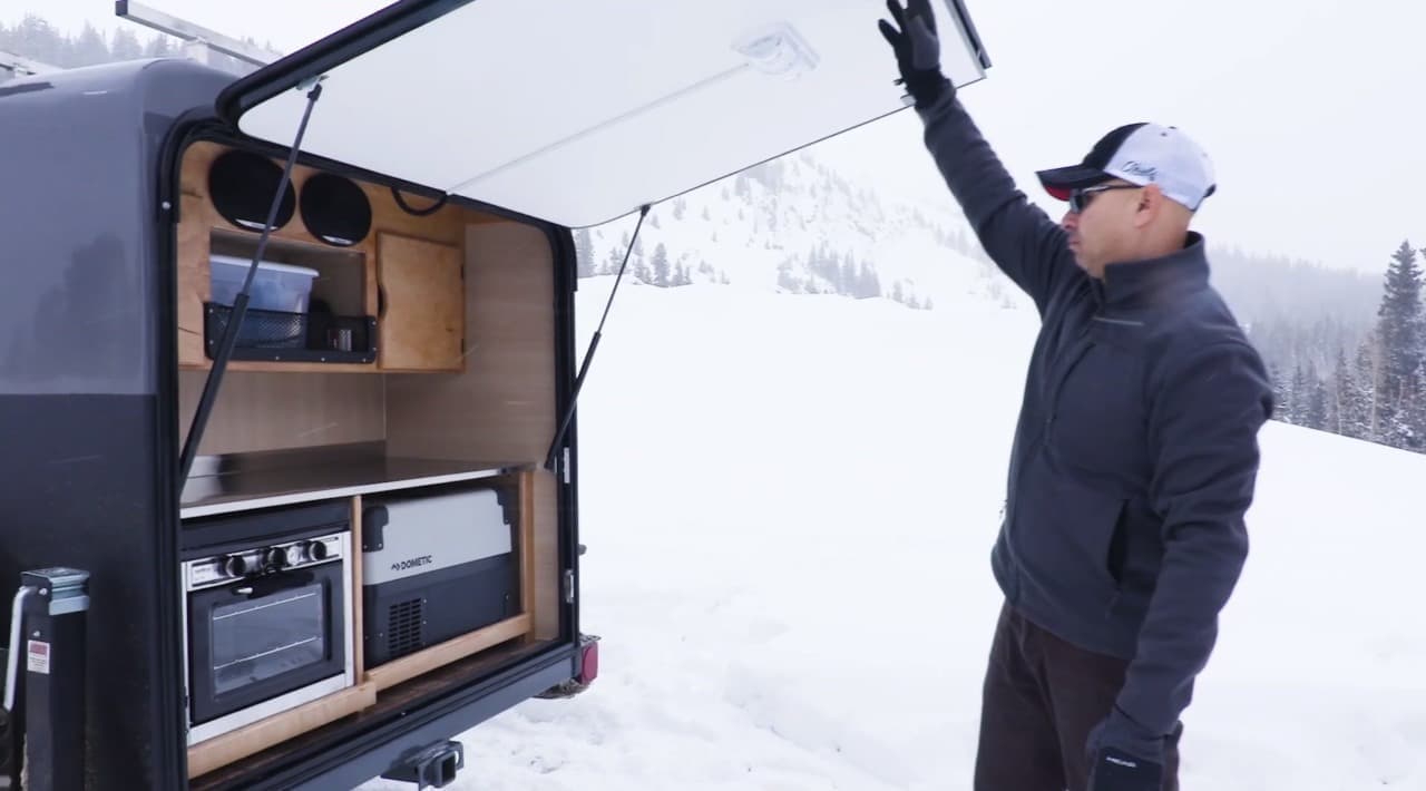 真冬にオートキャンプ！―寒冷地に対応したキャンピングトレーラーHigh Altitude Trailerの「XT50」