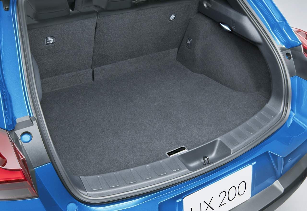 LEXUS「UX200」に特別仕様車“Blue Edition”