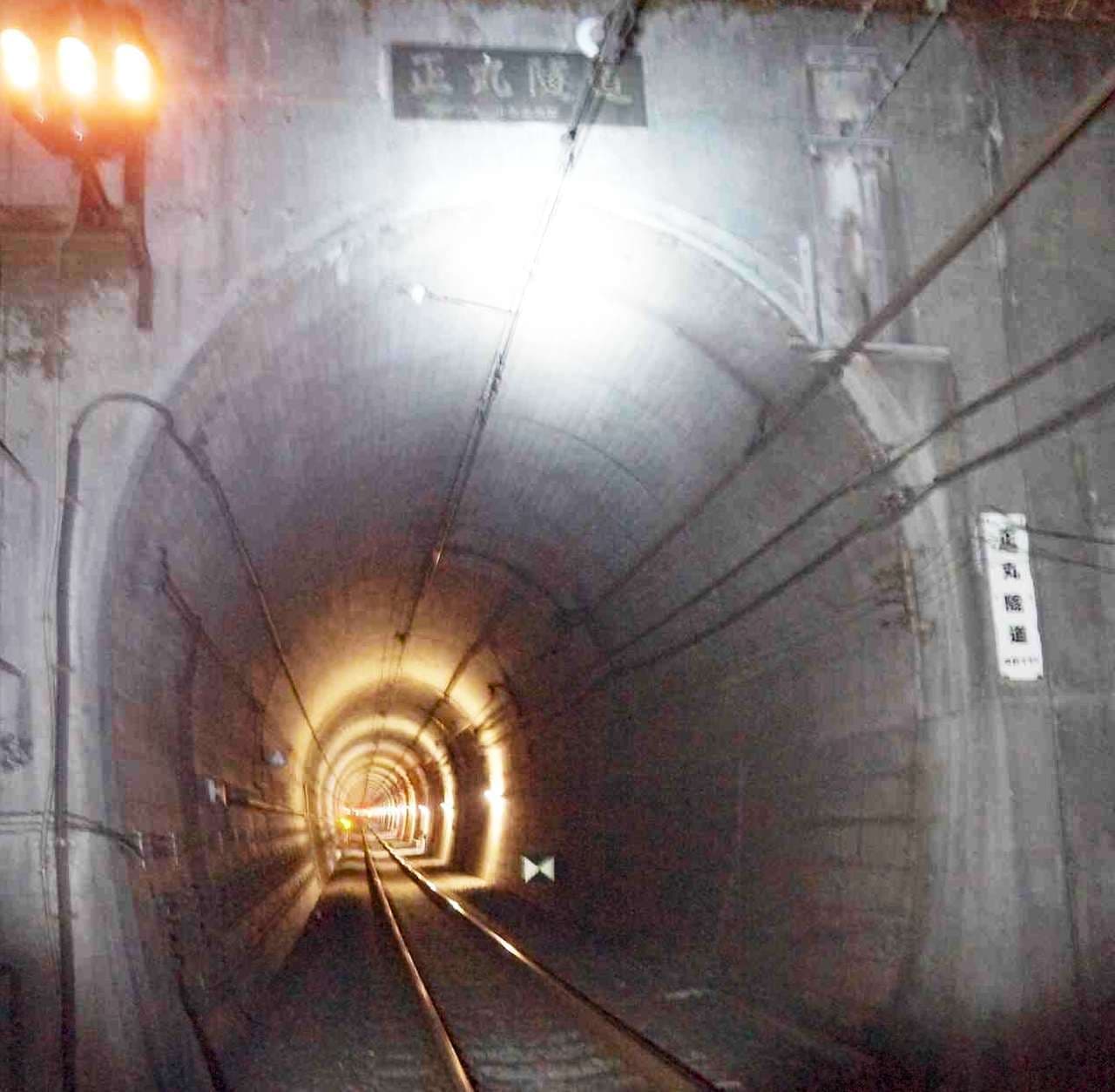 終電後のレール上を歩くツアー「正丸トンネルを歩こう！」3月28日開催