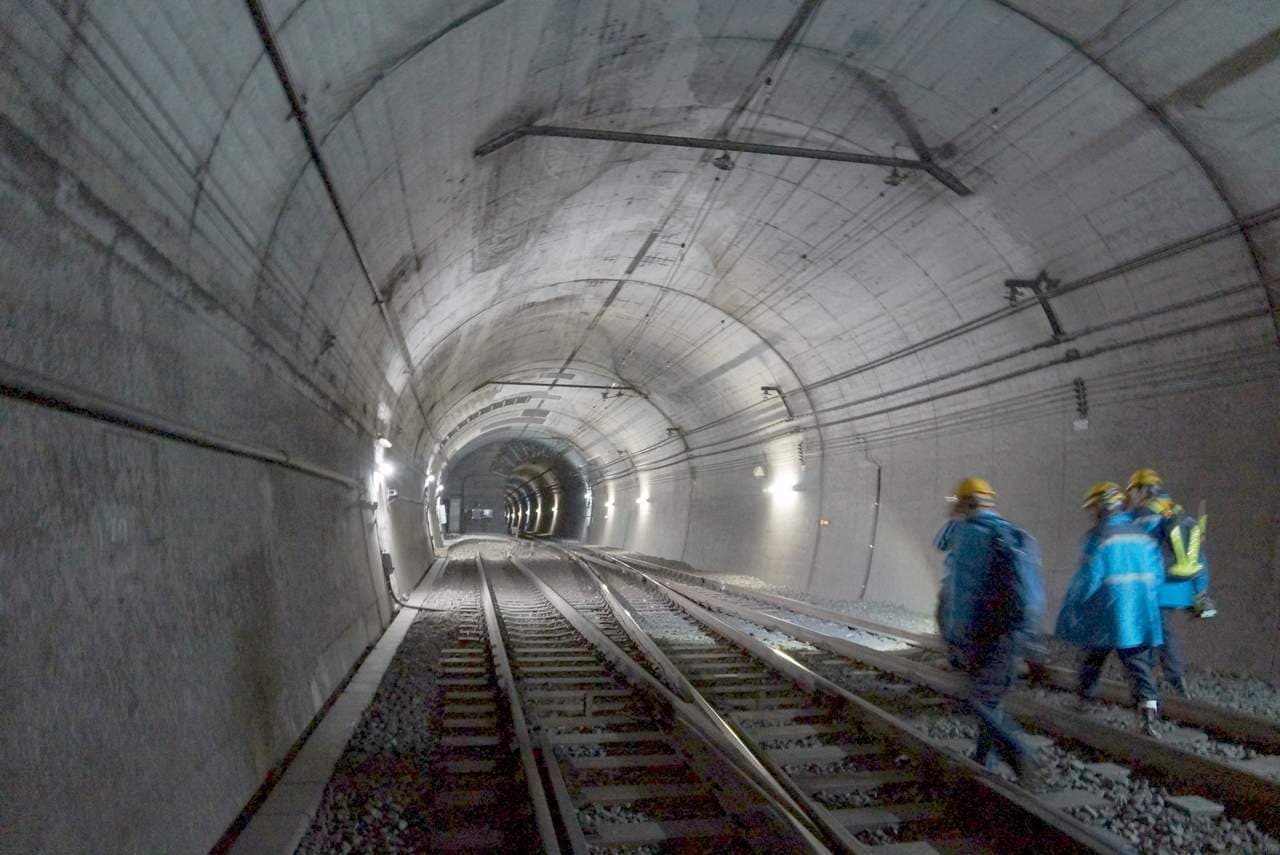 終電後のレール上を歩くツアー「正丸トンネルを歩こう！」3月28日開催