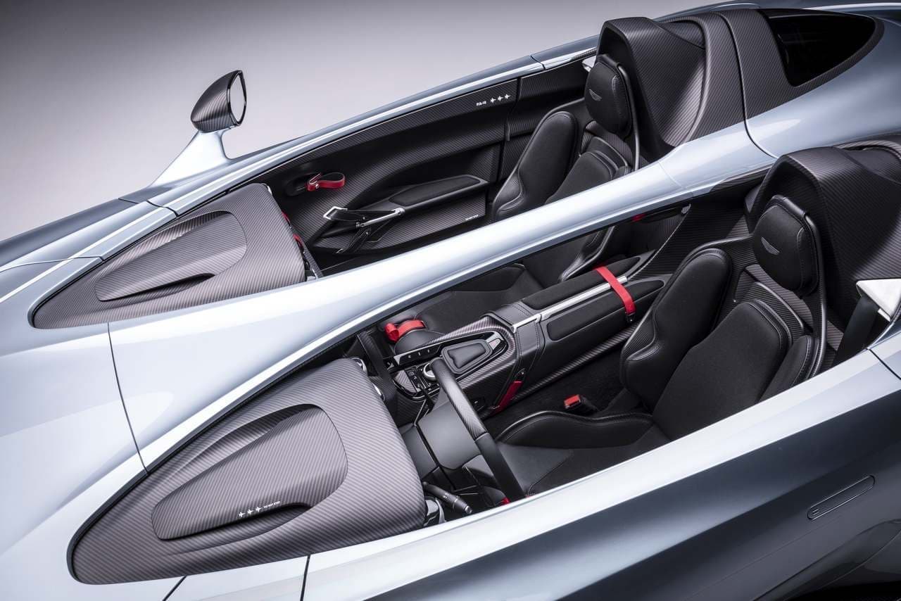 ストンマーティンが「V12スピードスター」を発表、価格は約1億円