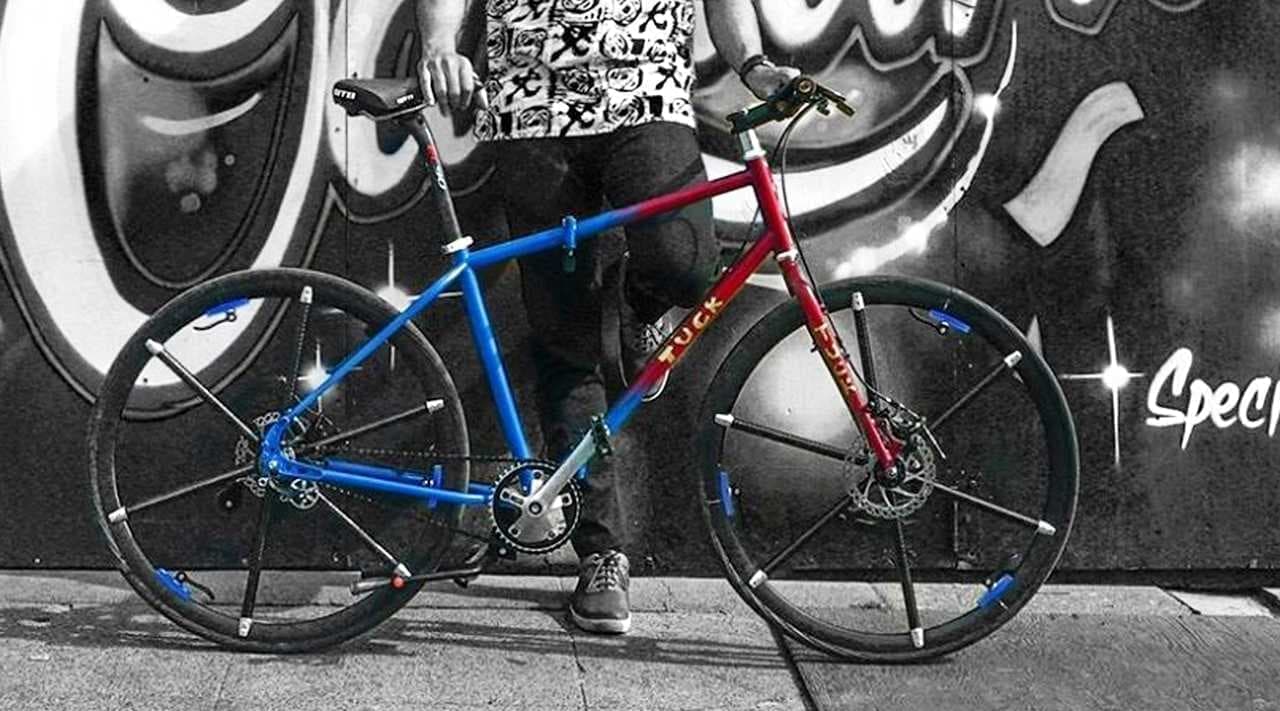 ホイールを折り畳める自転車「Tuck Bike」 