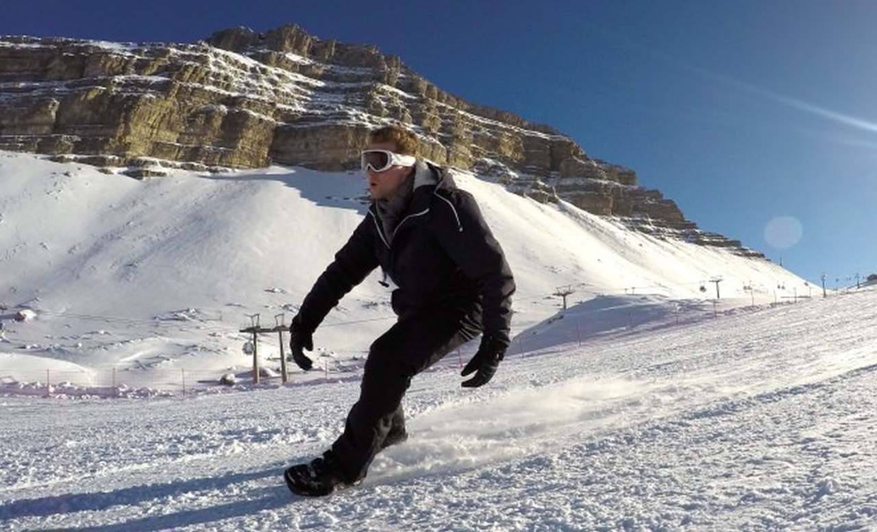 スキー場でスケート ― 新感覚スノースポーツ用ギア「Snowfeet（スノー 