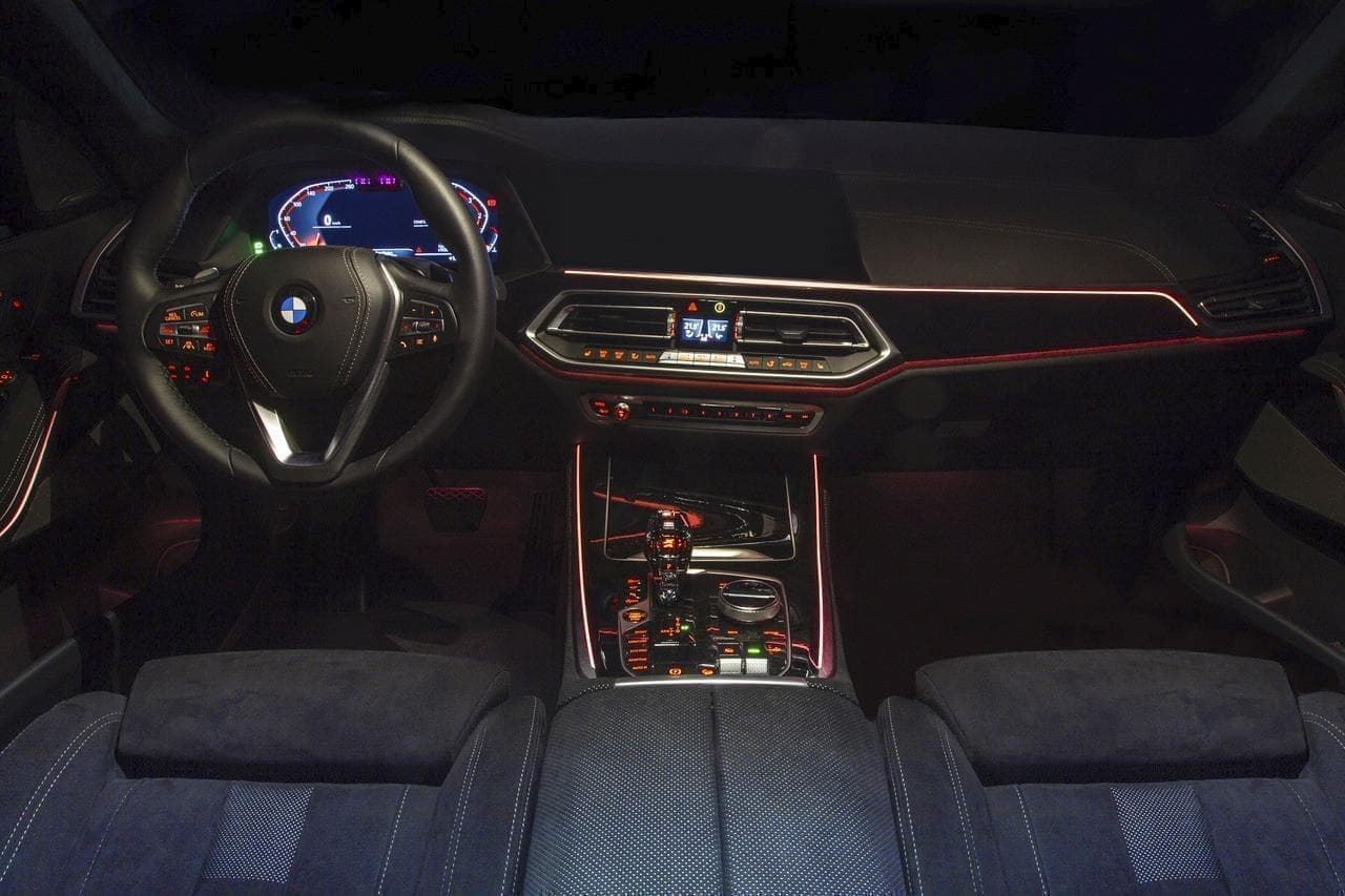 BMWとアルカンターラがコラボ！ 限定車「BMW X5 Timeless Edition」発表