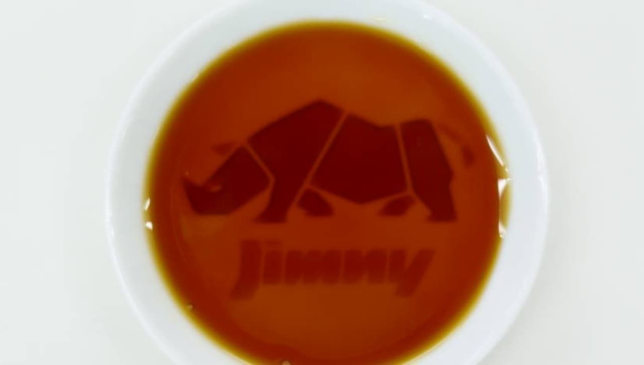 スズキ「ジムニー」ファンにはたまらん絵皿「絵柄が浮き出るしょうゆ皿　ジムニー」発売！