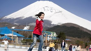 富士山を見ながらスケート！ ― 「ぐりんぱ」のスケートリンク、11月30日オープン！
