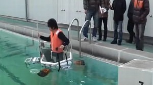 水上を移動可能なセグウェイ―首都大学東京が開発する「全方位推進型水上移動機」