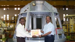 インド、開発中の有人宇宙船を公開