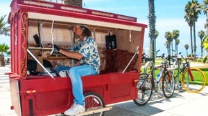 自転車が牽引するキャンピングカー「バイクキャラバン」 ― これぞ「真のノマドワーカー」！？