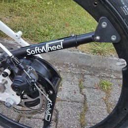 スポークではなくショックアブソーバーを持つ自転車用タイヤ「Fluent」