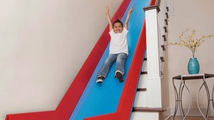 階段をすべり台にする「SlideRider」