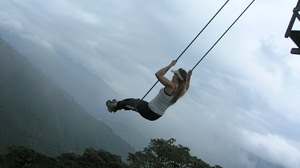 崖の上のブランコ「The Swing At The End Of The World（地の果てのブランコ）」 ― その標高は2,600メートル