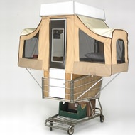 ショッピングカートを改造して作ったキャンピングカー「Camper Kart」