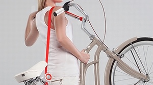 自転車をショルダーバッグのように運べる「BIKE Lift ＆ Carry」