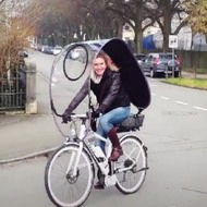 30秒で自転車を屋根付きにする「Dryve」―ゲリラ豪雨の日の自転車通勤におススメ