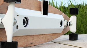 スマホを充電できるスケボー「Chargeboard」 ― 1時間でフル充電可能！