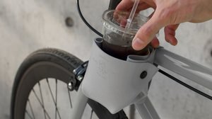 スタイリッシュな革製自転車用カップホルダー「BICYCLE CUP HOLDER」