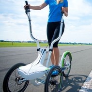1時間に1,000キロカロリー消費できるエクササイズ用自転車「FreeCross」