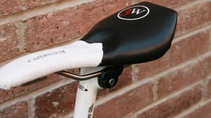 空気で固さを調節できる自転車用サドル「Reprieve Bicycle Saddle」
